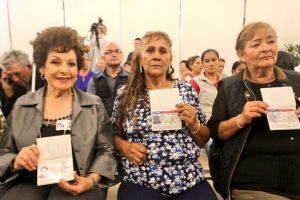 Beneficiadas del programa para visitar a sus hijos en los Estados Unidos